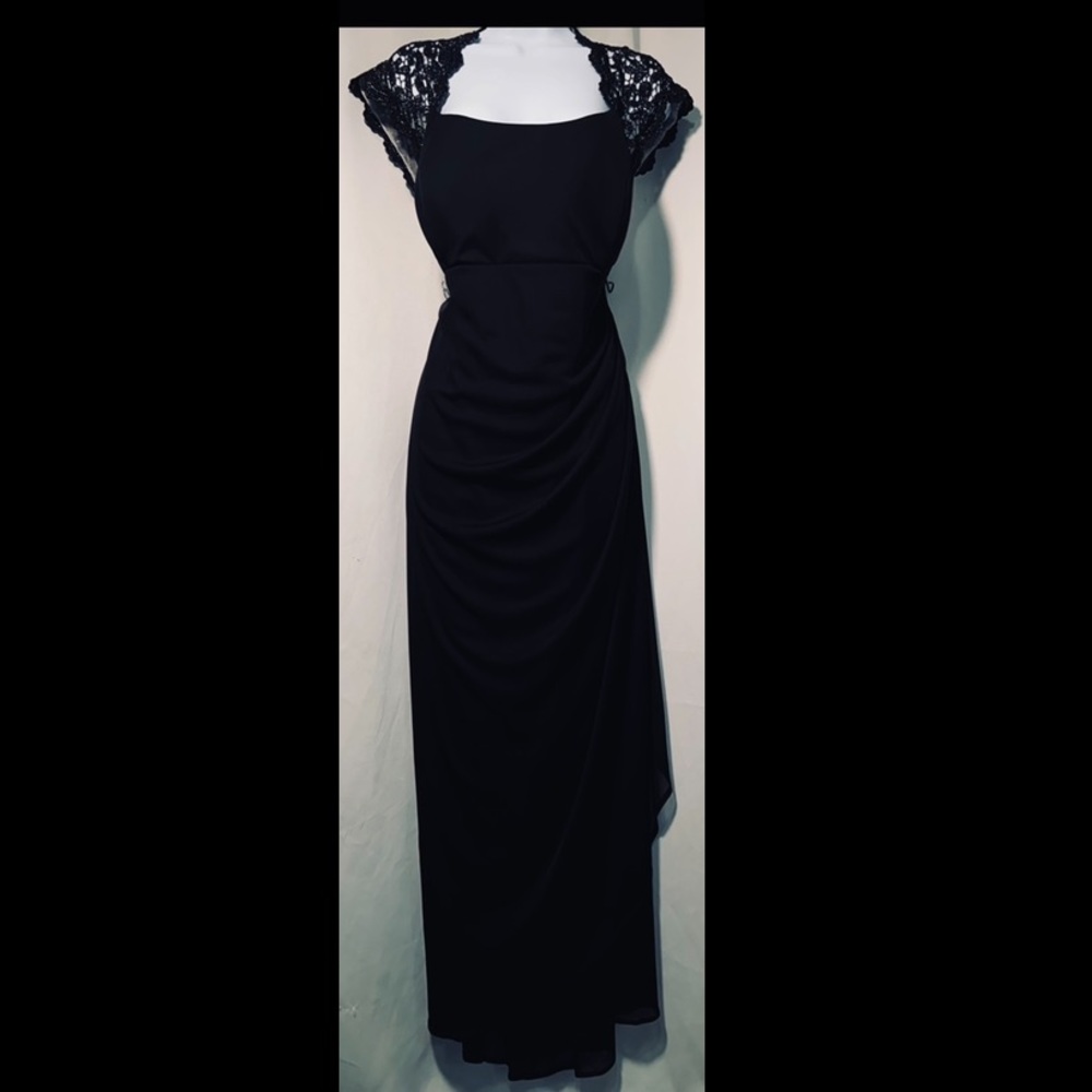 Gorgeous Gown/Mother of the Bride/Groom Dress by: Xscape Size: 20w color: Black